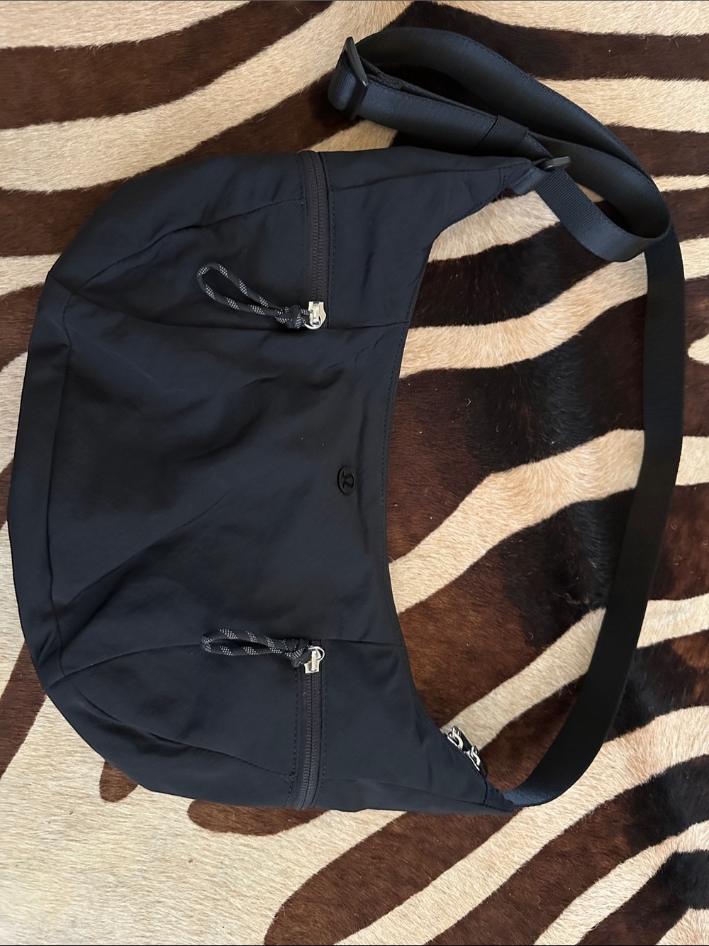 lululemon athletica Black Compact Sling Belt Bag - Picture 2 of 7